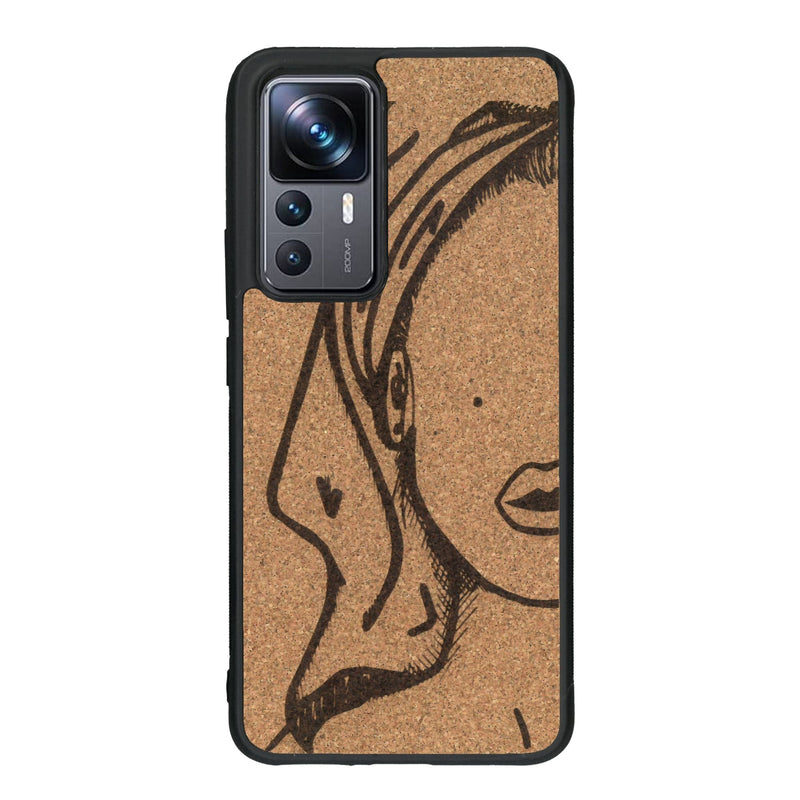 Coque de protection en bois véritable fabriquée en France pour Xiaomi Mi 12T Pro représentant une silhouette féminine épurée de type line art en collaboration avec l'artiste Maud Dabs