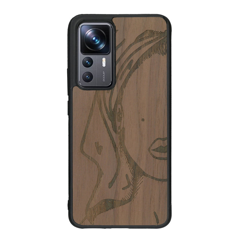 Coque de protection en bois véritable fabriquée en France pour Xiaomi Mi 12T Pro représentant une silhouette féminine épurée de type line art en collaboration avec l'artiste Maud Dabs