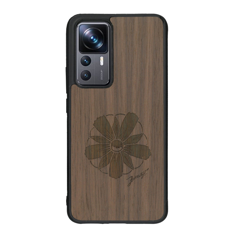 Coque de protection en bois véritable fabriquée en France pour Xiaomi Mi 12T Pro sur le thème des fleurs et de la montagne avec un motif de gravure représentant les pétales d'une fleur des montagnes