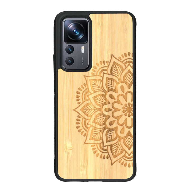 Coque de protection en bois véritable fabriquée en France pour Xiaomi Mi 12T Pro sur le thème de la bohème et du tatouage au henné avec une gravure représentant un mandala