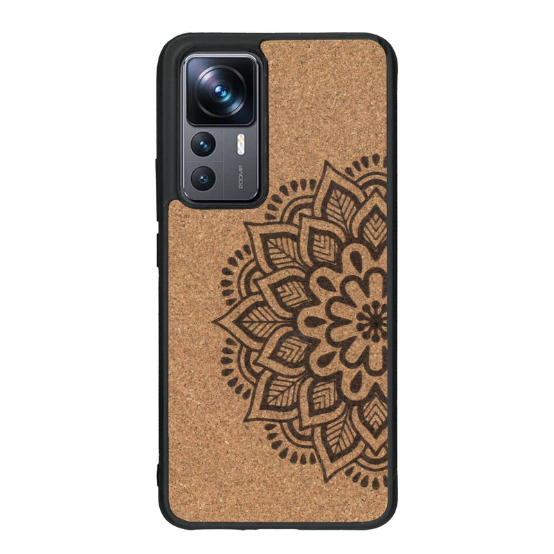 Coque de protection en bois véritable fabriquée en France pour Xiaomi Mi 12T Pro sur le thème de la bohème et du tatouage au henné avec une gravure représentant un mandala