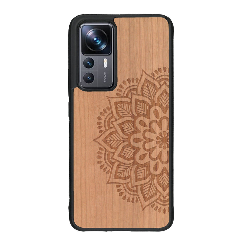 Coque de protection en bois véritable fabriquée en France pour Xiaomi Mi 12T Pro sur le thème de la bohème et du tatouage au henné avec une gravure représentant un mandala