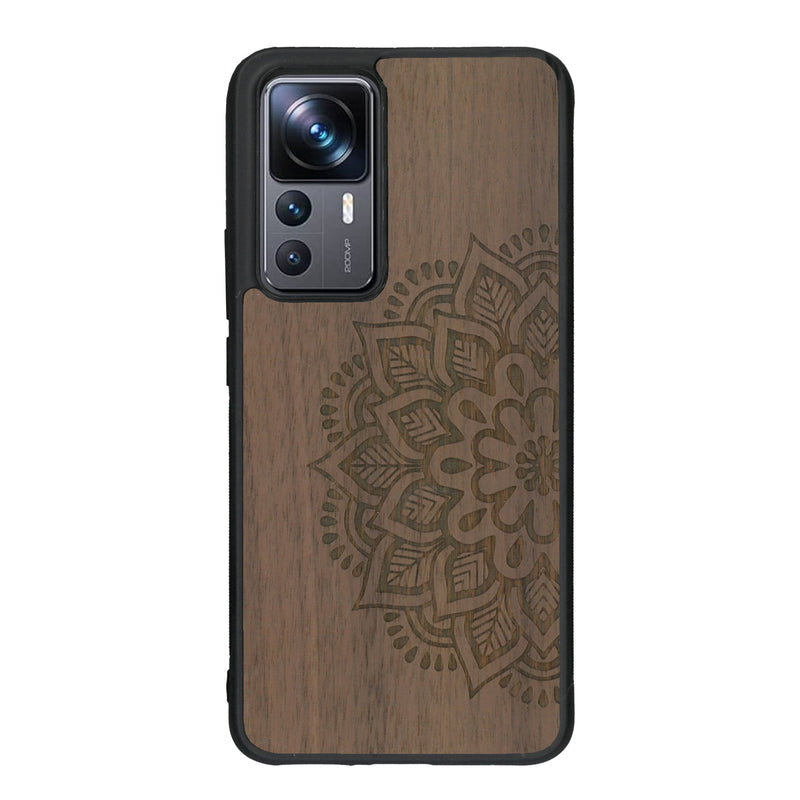 Coque de protection en bois véritable fabriquée en France pour Xiaomi Mi 12T Pro sur le thème de la bohème et du tatouage au henné avec une gravure représentant un mandala