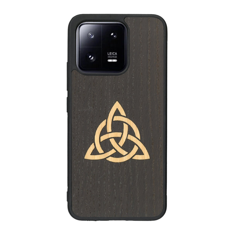 Coque de protection en bois véritable fabriquée en France pour Xiaomi Mi 13 alliant du chêne fumé et du bambou représentant une triquetra