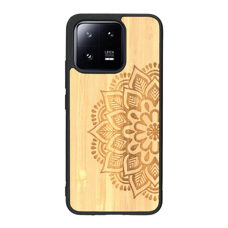 Coque de protection en bois véritable fabriquée en France pour Xiaomi Mi 13 sur le thème de la bohème et du tatouage au henné avec une gravure représentant un mandala