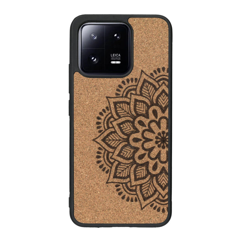 Coque de protection en bois véritable fabriquée en France pour Xiaomi Mi 13 sur le thème de la bohème et du tatouage au henné avec une gravure représentant un mandala