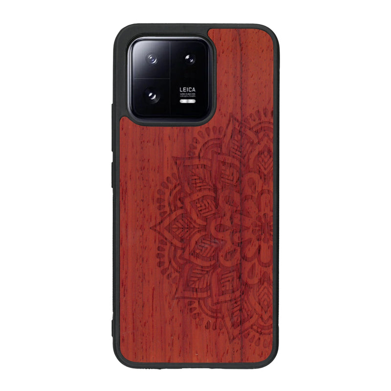 Coque de protection en bois véritable fabriquée en France pour Xiaomi Mi 13 sur le thème de la bohème et du tatouage au henné avec une gravure représentant un mandala