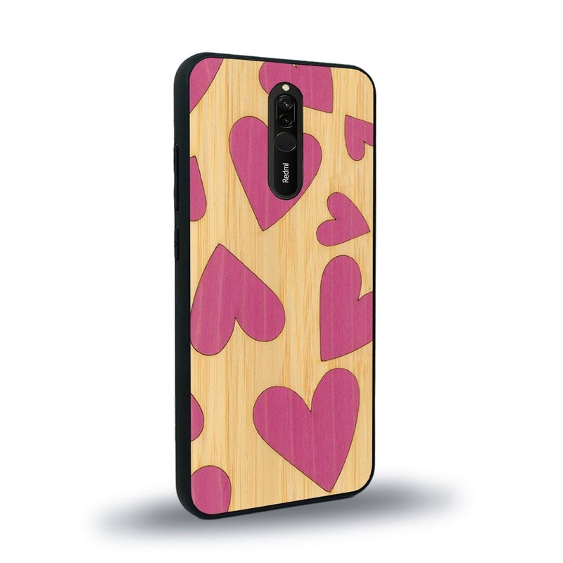 Coque de protection en bois véritable fabriquée en France pour Xiaomi Mi 9T alliant plusieurs essences de bois pour représenter des coeurs pour les amoureux