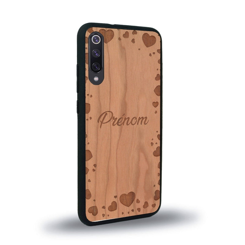 Coque de protection en bois véritable fabriquée en France pour Xiaomi Mi A3 sur le thème de la fête des mères avec un motif représentant des coeurs et des feuilles