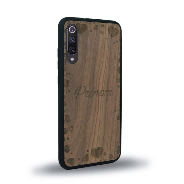 Coque de protection en bois véritable fabriquée en France pour Xiaomi Mi A3 sur le thème de la fête des mères avec un motif représentant des coeurs et des feuilles