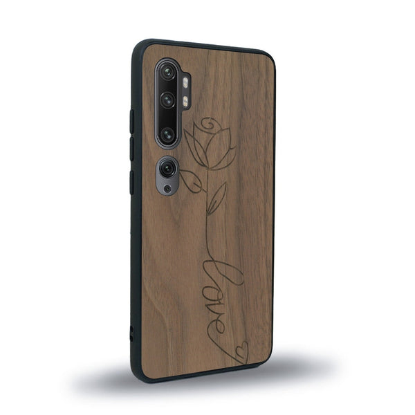 Coque de protection en bois véritable fabriquée en France pour Xiaomi Mi Note 10 Pro sur le thème de la fête des mères avec un motif représentant une fleur dont la tige forme le mot "love"