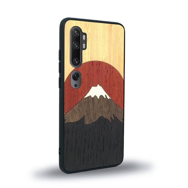 Coque de protection en bois véritable fabriquée en France pour Xiaomi Mi Note 10 Pro alliant plusieurs essences de bois pour représenter le mont Fuji