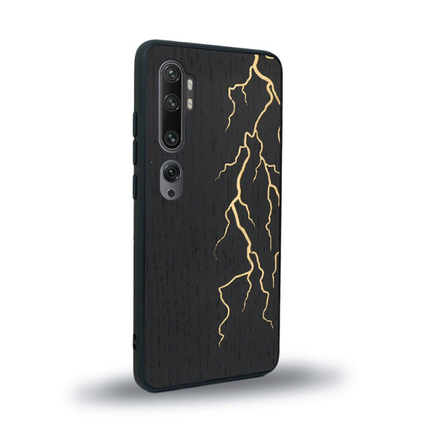 Coque de protection en bois véritable fabriquée en France pour Xiaomi Mi Note 10 Pro alliant plusieurs essences de bois pour représenter un éclair divin