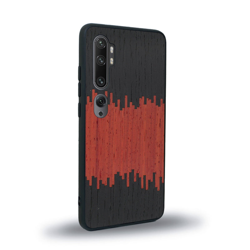 Coque de protection en bois véritable fabriquée en France pour Xiaomi Mi Note 10 Pro alliant plusieurs essences de bois pour représenter du magma en fusion