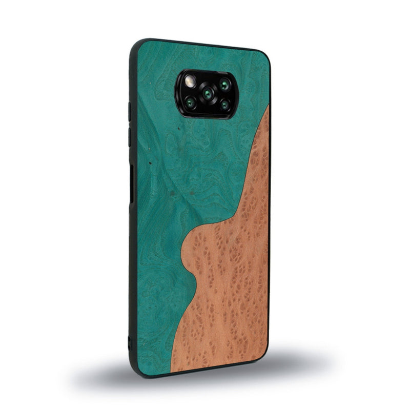 Coque de protection en bois véritable fabriquée en France pour Xiaomi Poco X3 Nfc alliant plusieurs essences de bois pour représenter une plage paradisiaque