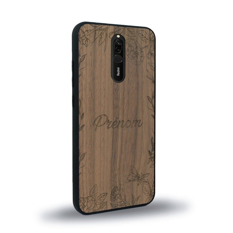 Coque de protection en bois véritable fabriquée en France pour Xiaomi Redmi 8 sur le thème de la fête des mères avec un motif représentant des fleurs et des feuilles