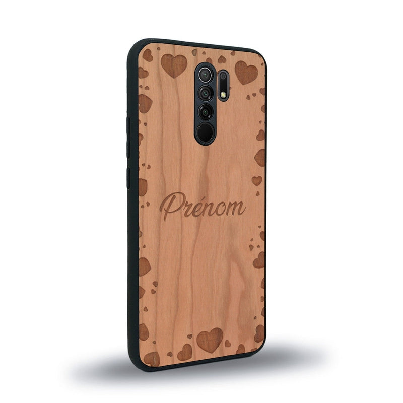 Coque de protection en bois véritable fabriquée en France pour Xiaomi Redmi 9 sur le thème de la fête des mères avec un motif représentant des coeurs et des feuilles