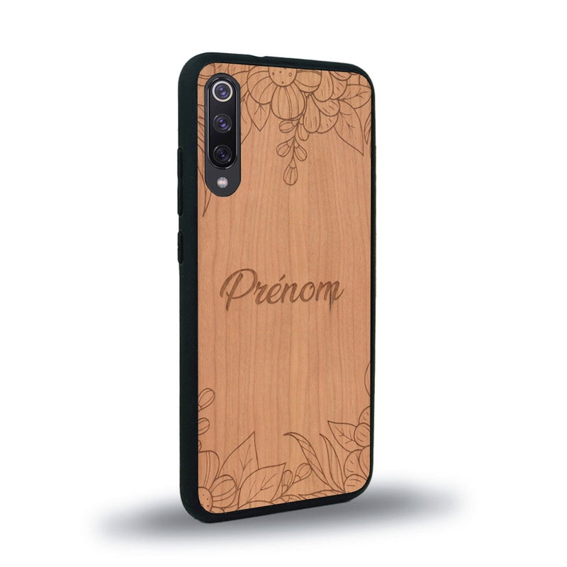 Coque de protection en bois véritable fabriquée en France pour Xiaomi Redmi 9A sur le thème de la fête des mères avec un motif représentant des fleurs et des feuilles