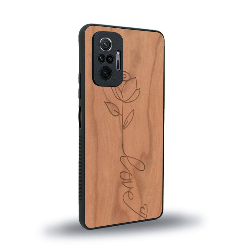 Coque de protection en bois véritable fabriquée en France pour Xiaomi Redmi Note 10 Pro sur le thème de la fête des mères avec un motif représentant une fleur dont la tige forme le mot "love"