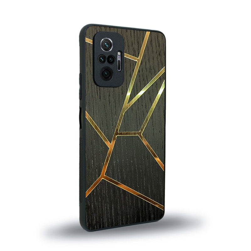 Coque de protection en bois véritable fabriquée en France pour Xiaomi Redmi Note 10 Pro alliant plusieurs essences de bois pour représenter des fragments design