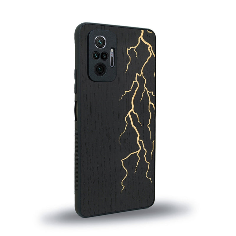 Coque de protection en bois véritable fabriquée en France pour Xiaomi Redmi Note 10 Pro alliant plusieurs essences de bois pour représenter un éclair divin