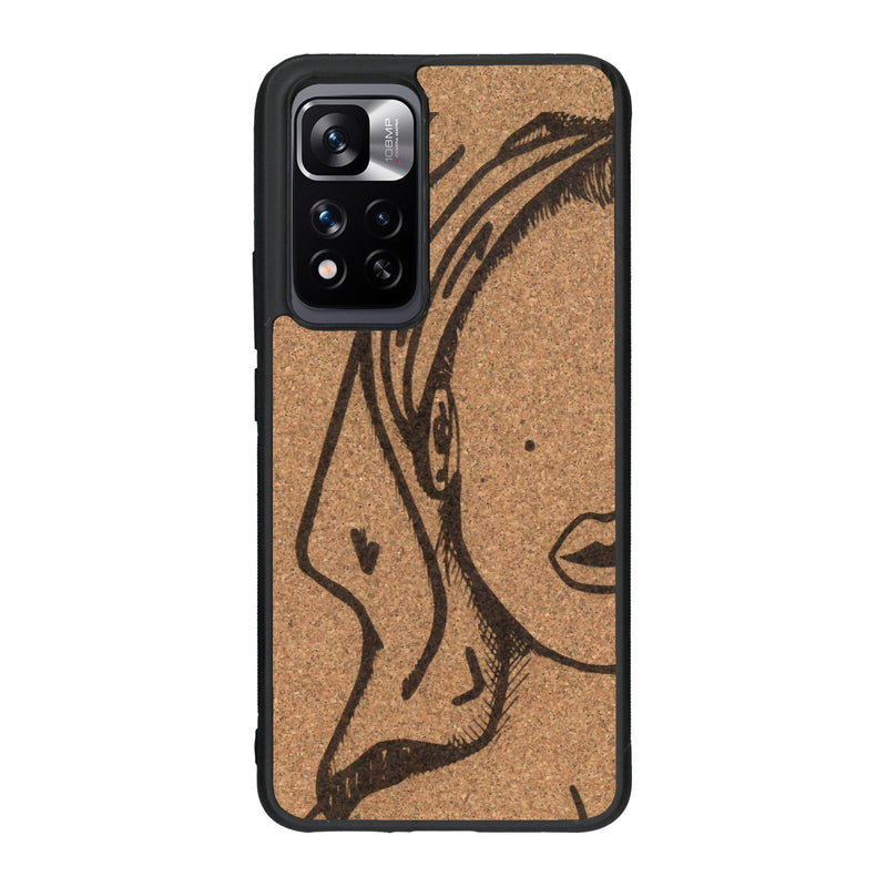 Coque de protection en bois véritable fabriquée en France pour Xiaomi Redmi Note 11 5G représentant une silhouette féminine épurée de type line art en collaboration avec l'artiste Maud Dabs