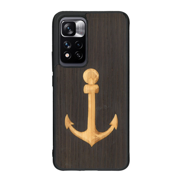 Coque de protection en bois véritable fabriquée en France pour Xiaomi Redmi Note 11 5G sur le thème nautique avec un bois clair et un bois foncé représentant une ancre de bateau