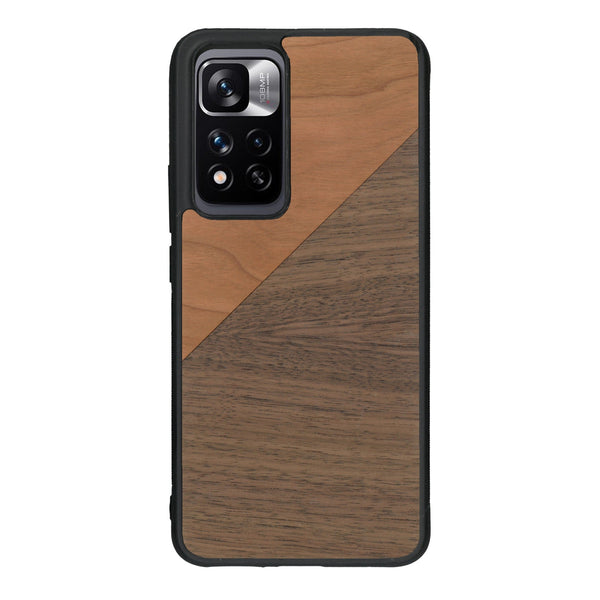 Coque de protection en bois véritable fabriquée en France pour Xiaomi Redmi Note 11 5G alliant du merisier et du noyer formant chacun un triangle avec une jointure en diagonale sur le thème de l'art abstrait