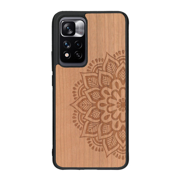 Coque de protection en bois véritable fabriquée en France pour Xiaomi Redmi Note 11 5G sur le thème de la bohème et du tatouage au henné avec une gravure représentant un mandala