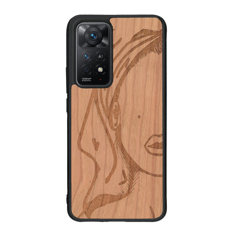 Coque de protection en bois véritable fabriquée en France pour Xiaomi Redmi Note 11 Pro représentant une silhouette féminine épurée de type line art en collaboration avec l'artiste Maud Dabs