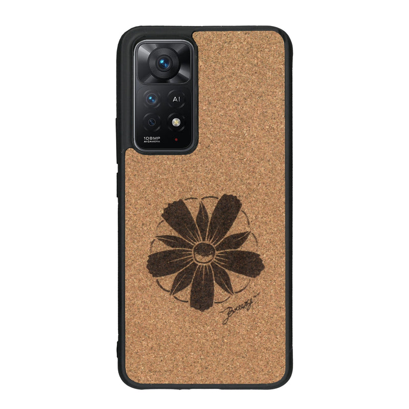 Coque de protection en bois véritable fabriquée en France pour Xiaomi Redmi Note 11 Pro sur le thème des fleurs et de la montagne avec un motif de gravure représentant les pétales d'une fleur des montagnes