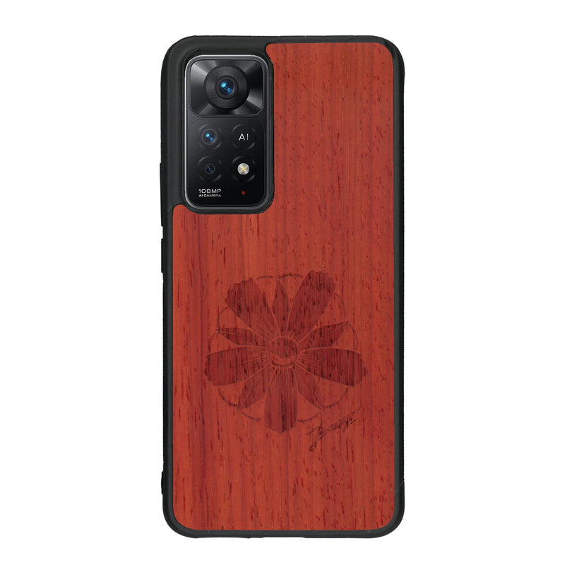 Coque de protection en bois véritable fabriquée en France pour Xiaomi Redmi Note 11 Pro sur le thème des fleurs et de la montagne avec un motif de gravure représentant les pétales d'une fleur des montagnes