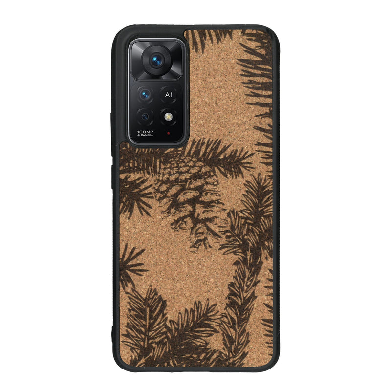 Coque de protection en bois véritable fabriquée en France pour Xiaomi Redmi Note 11 Pro sur le thème de la nature des arbres avec un motif de gravure représentant des épines de sapin et des pommes de pin