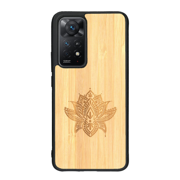 Coque de protection en bois véritable fabriquée en France pour Xiaomi Redmi Note 11 Pro sur le thème de la nature et du yoga avec une gravure zen représentant une fleur de lotus