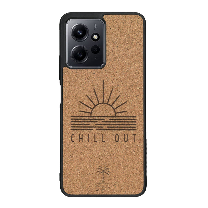 Coque de protection en bois véritable fabriquée en France pour Xiaomi Redmi Note 12 sur le thème chill avec un motif représentant un couché de soleil sur l'océan et la phrase "Chill out"