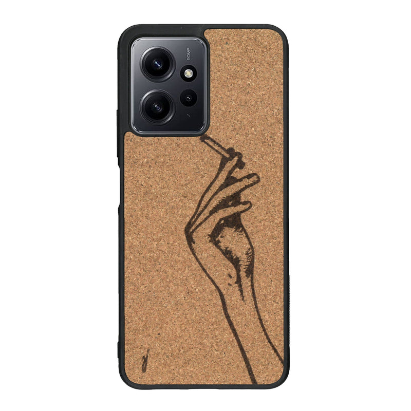 Coque de protection en bois véritable fabriquée en France pour Xiaomi Redmi Note 12 représentant une main de femme tenant une cigarette de type line art en collaboration avec l'artiste Maud Dabs