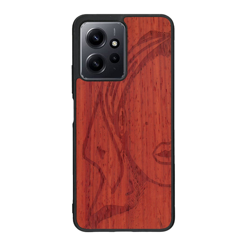 Coque de protection en bois véritable fabriquée en France pour Xiaomi Redmi Note 12 Pro représentant une silhouette féminine épurée de type line art en collaboration avec l'artiste Maud Dabs