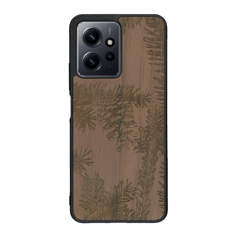 Coque de protection en bois véritable fabriquée en France pour Xiaomi Redmi Note 12 Pro sur le thème de la nature des arbres avec un motif de gravure représentant des épines de sapin et des pommes de pin