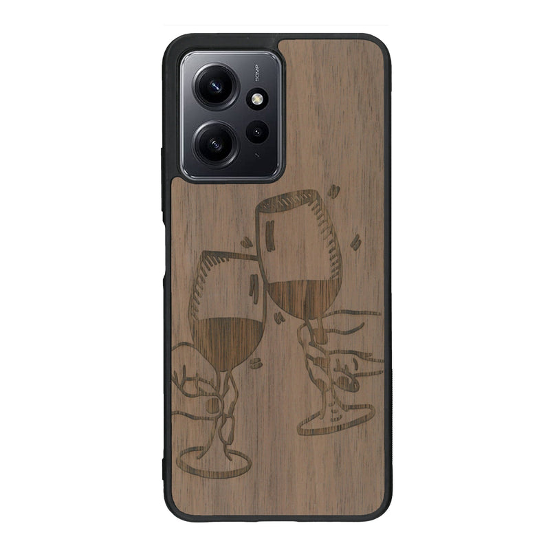 Coque de protection en bois véritable fabriquée en France pour Xiaomi Redmi Note 12 représentant une vue de face d'une flute de champagne dessinée à la main par l'artiste Maud Dabs