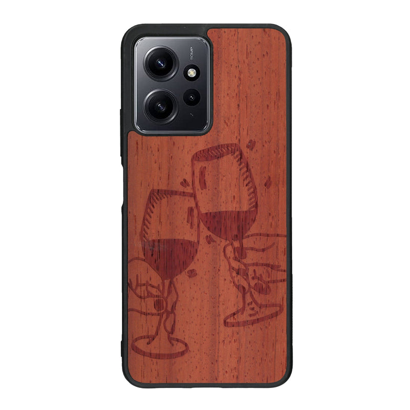 Coque de protection en bois véritable fabriquée en France pour Xiaomi Redmi Note 12 représentant une vue de face d'une flute de champagne dessinée à la main par l'artiste Maud Dabs