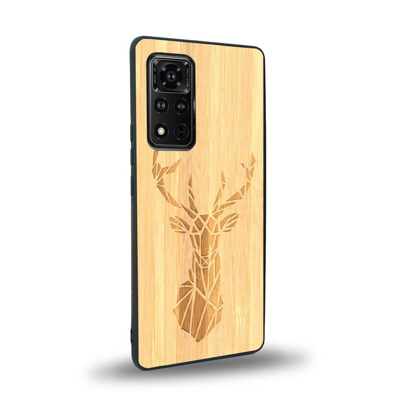 Coque de protection en bois véritable fabriquée en France pour Honor V40 sur le thème de la nature et des animaux représentant une tête de cerf gométrique avec un design moderne et minimaliste