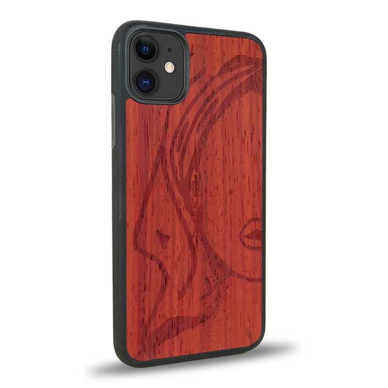 Coque iPhone 11 - Au féminin - Coque en bois