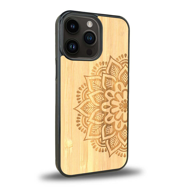 Coque iPhone 13 Pro + MagSafe® - Le Mandala Sanskrit - Coque en bois