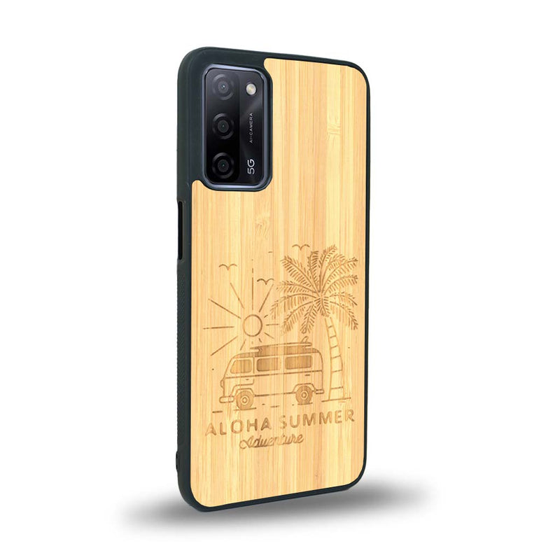 Coque de protection en bois véritable fabriquée en France pour Oppo A55 5G sur le thème de la plage, de l'été et vanlife.