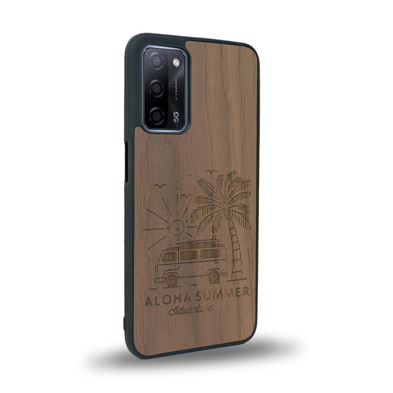 Coque de protection en bois véritable fabriquée en France pour Oppo A55 5G sur le thème de la plage, de l'été et vanlife.