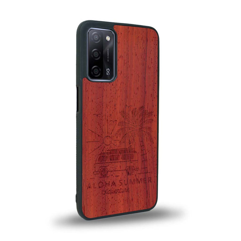 Coque de protection en bois véritable fabriquée en France pour Oppo A55 5G sur le thème de la plage, de l'été et vanlife.