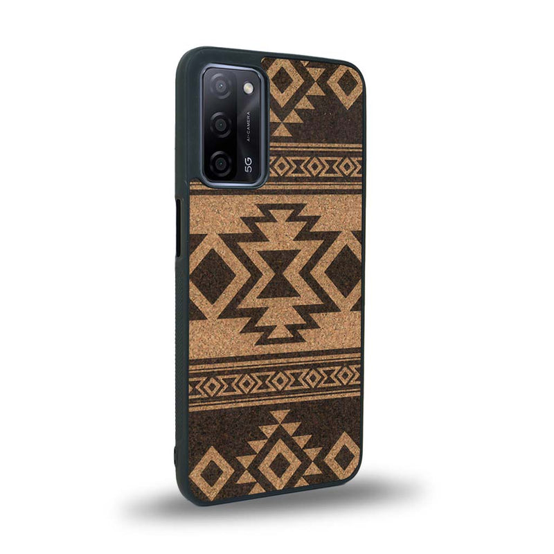 Coque de protection en bois véritable fabriquée en France pour Oppo A55 5G avec des motifs géométriques s'inspirant des temples aztèques, mayas et incas