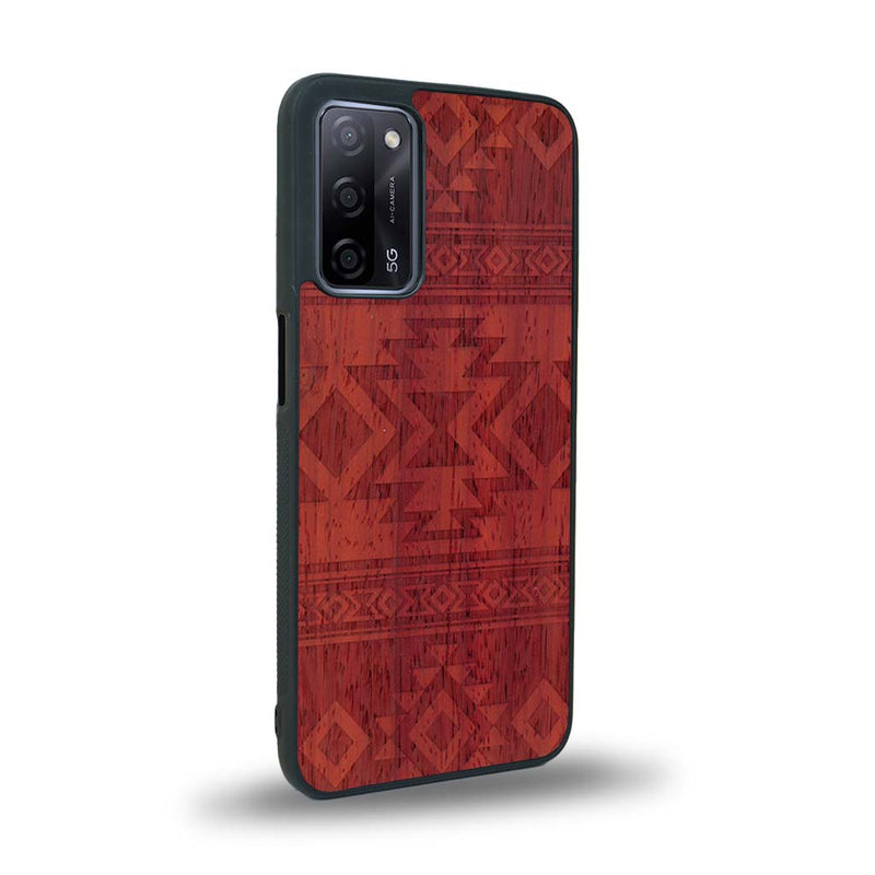 Coque de protection en bois véritable fabriquée en France pour Oppo A55 5G avec des motifs géométriques s'inspirant des temples aztèques, mayas et incas