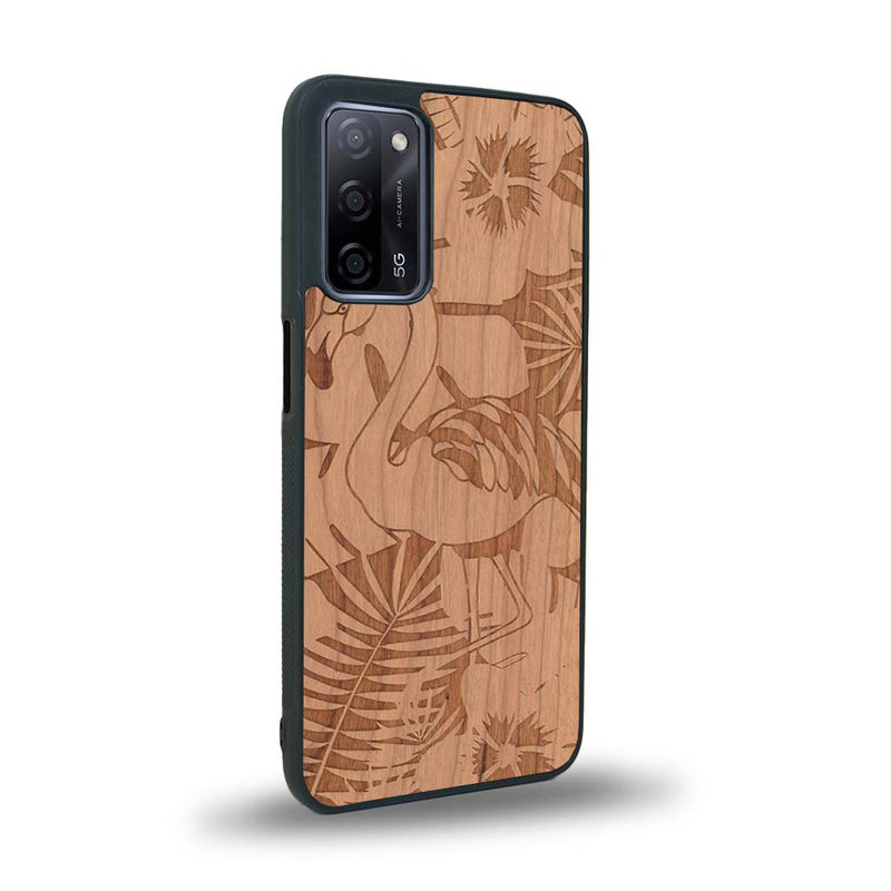 Coque de protection en bois véritable fabriquée en France pour Oppo A55 5G sur le thème de la nature et des animaux représentant un flamant rose entre des fougères