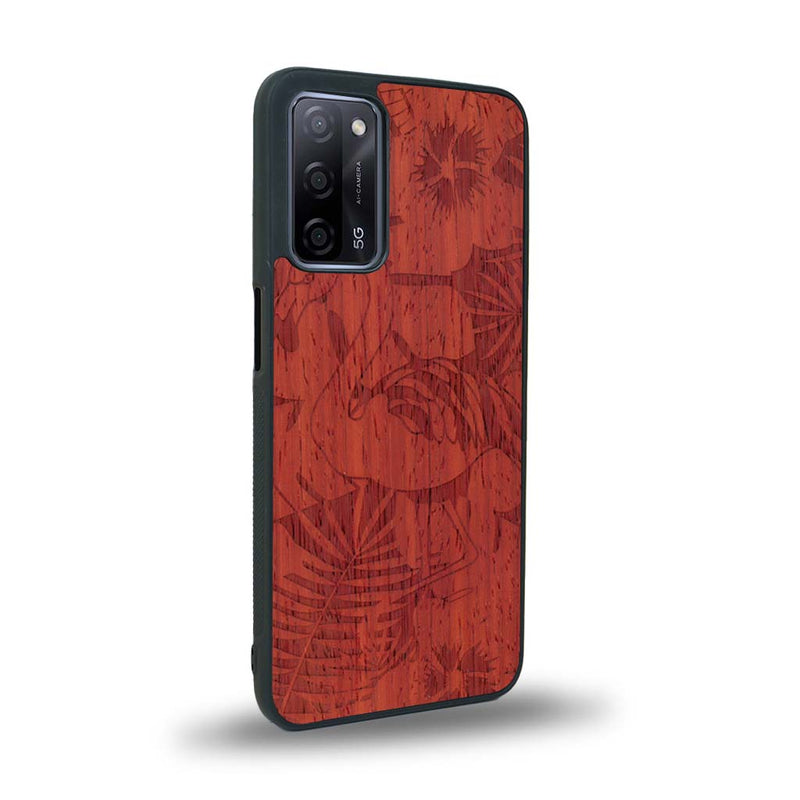 Coque de protection en bois véritable fabriquée en France pour Oppo A93 sur le thème de la nature et des animaux représentant un flamant rose entre des fougères